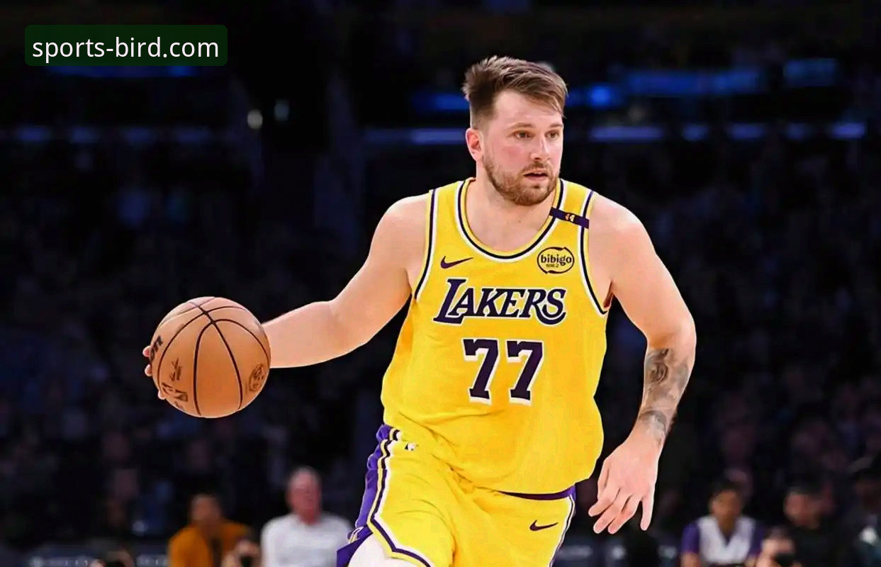 揭秘湖人客场险胜背后：东契奇43分狂飙，小鸟体育如何解码比赛细节？